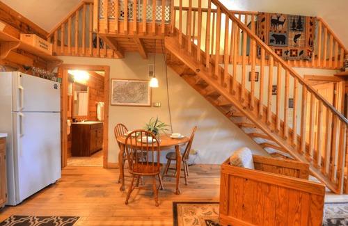 Bryson City Cabin | Serenity - Free Railroad Tours +Serene Forest Cabin+ Relaxing, Secluded Hot Tub