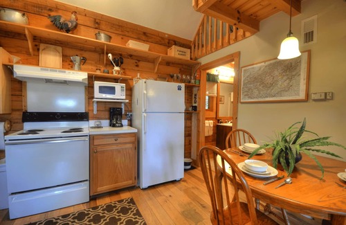 Bryson City Cabin | Serenity - Free Railroad Tours +Serene Forest Cabin+ Relaxing, Secluded Hot Tub