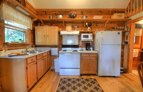 Bryson City Cabin | Serenity - Free Railroad Tours +Serene Forest Cabin+ Relaxing, Secluded Hot Tub