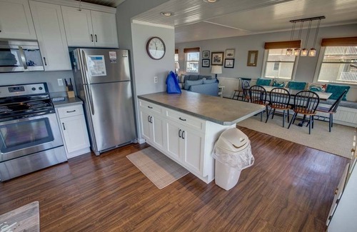 Colington House | Shades of Blue | Oceanfront | Dog Friendly, Hot Tub | Kill Devil Hills