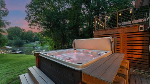 Sherrills Ford House | Shady Daze: Waterfront Home w Deck Hot Tub Lake Views