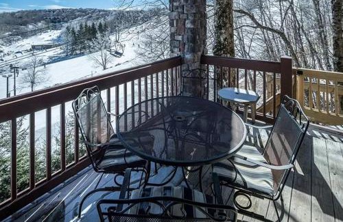 Beech Mountain House | SKI IN/OUT Beech Mtn Views 5 BR House w/Hot Tub