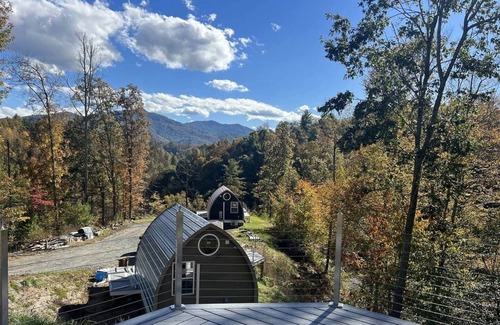 Bakersville House | Sky Blue - Romantic, hot tub, campfire