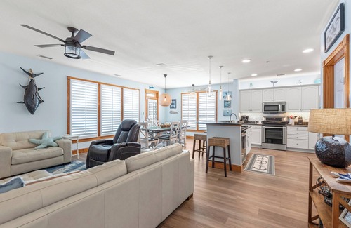Manteo Condo | Slip 111: Harbor Front | Ensuite Bedroom