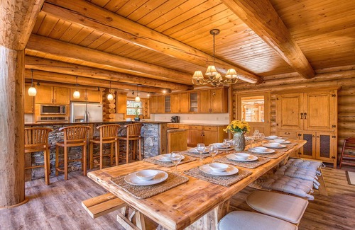 Sylva Cabin | Slps 24;12m town;7acre; huge yard; theatre+gmroom!
