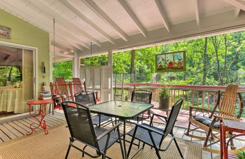 Franklin House | Smoky Mountain Cottage with Lanai and Mtn Views