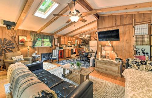 Franklin House | Smoky Mountain Cottage with Lanai and Mtn Views