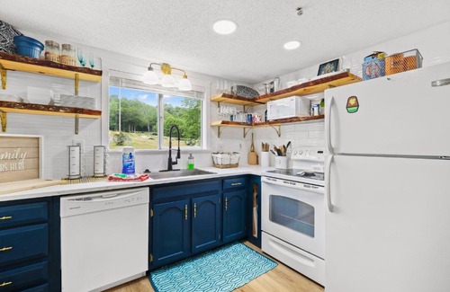 Sugar Mountain House | Snowlake Condo - Mountain Lake VIEWS 4BR Sleeps 8