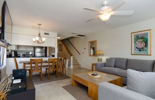 Wrightsville Beach House | Spacious 3BR Townhome 1 Block to Johnnie Mercers!
