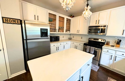 Charlotte House | Spacious Home Near 🚉 , Uptown, 🏈, ⚽, ⚾, PNC Pavilion, 🏁, UNCC & Airport!