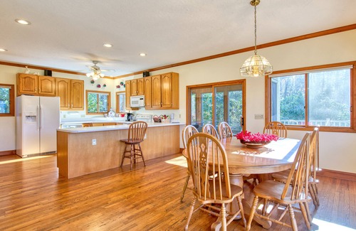 Waynesville House | Spacious retreat with golf course views, WiFi, lake access nearby & deck