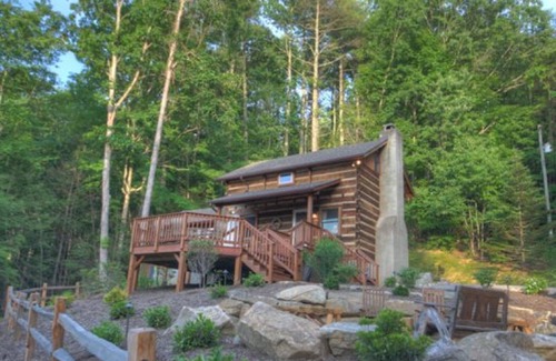 Sugar Grove Cabin | Splendid Cozy Log Cabin with Beautiful Mountain Views!