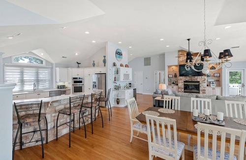 Corolla Light House | Spontaneity: Soundfront, Shared Pool, Hot Tub