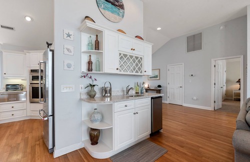 Corolla Light House | Spontaneity: Soundfront, Shared Pool, Hot Tub