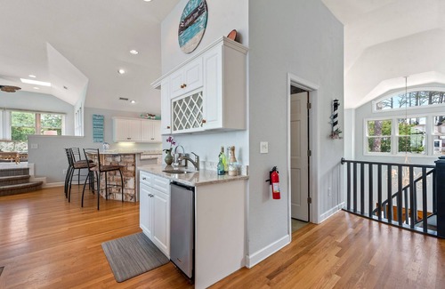 Corolla Light House | Spontaneity: Soundfront, Shared Pool, Hot Tub