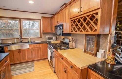 Blowing Rock Cabin | Sprawling Mountainside Home in Quiet Community