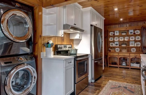 Mirror Lake Cabin | Stag's Pass, 3 BR/ 2 baths of mountain chic within 2 miles of Main Street