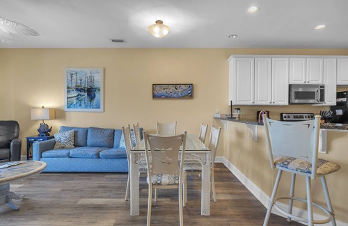 Yaupon Beach Condo | Star Fish: Ocean View Condo with Pool and Hot Tub