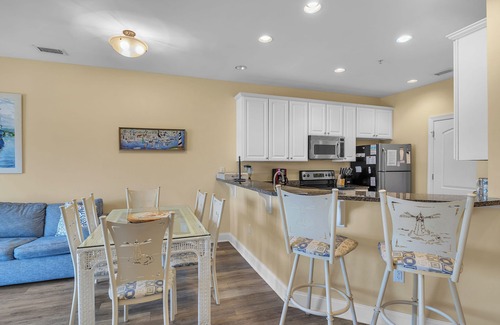 Yaupon Beach Condo | Star Fish: Ocean View Condo with Pool and Hot Tub