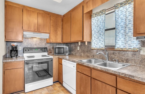 Long Beach House | Statehouse: Oceanview beach cottage in East Beach