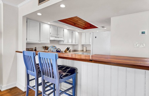 Wrightsville Beach Condo | Station One - 5C Stewart-Oceanfront condo with community pool, tennis, beach