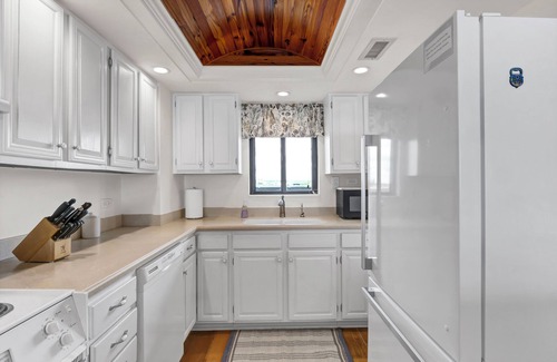Wrightsville Beach Condo | Station One - 5C Stewart-Oceanfront condo with community pool, tennis, beach