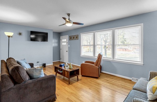 Greensboro House | Stay Awhile Charming Greensboro House Close to Must-See Places