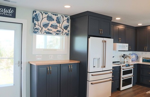 Emerald Isle House | Stay ‘Content’ In This Pet-Friendly 3BR With Views & Coastal Vibe