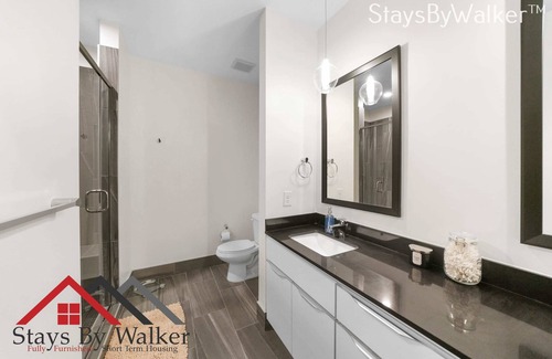Second Ward Condo | StaysByWalker 3BR Lux Uptown | Spa/Gym/KingBed