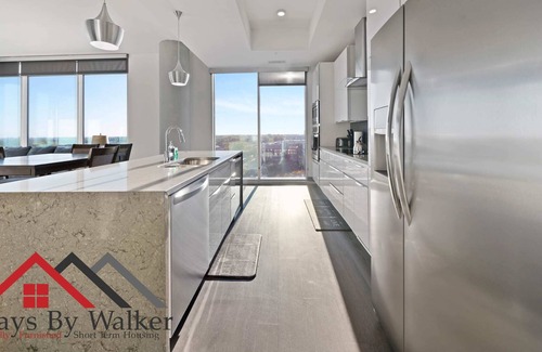 Second Ward Condo | StaysByWalker Lux 3BR Uptown! Spa/Gym/KingBed