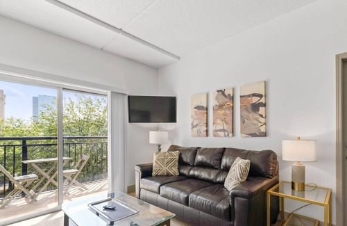Charlotte Center City Condo | StaysByWalker Uptown 3BR w/King Beds! Gym/Parking