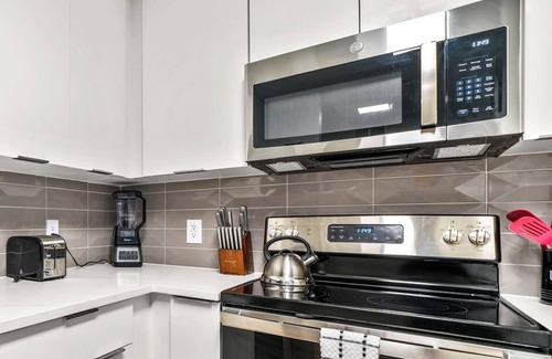 Charlotte Center City Condo | StaysByWalker Uptown 3BR w/King Beds! Gym/Parkingx