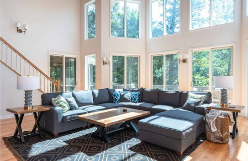 Lake Lure Apartment | Studio flat ∙ 5 bedrooms ∙ 12 guests