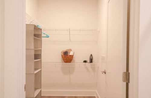 Charlotte Apartment | STUNNING 1BR with (EV) Charging Stations