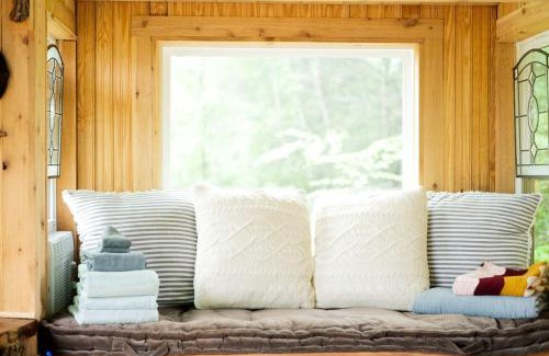 Canton House | Stunning Pet-Friendly Treehouse for Relaxing Glamping Retreats in North Carolina