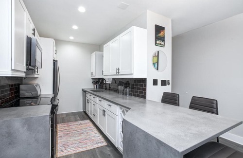 Charlotte Center City Apartment | Stylish Condo - Center City - Nightlife - Parking