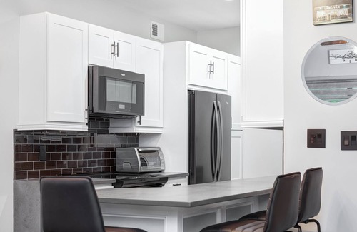 Charlotte Center City Condo | Stylish Condo | Uptown | Stunning Skyline Views | Center City | Walk to Venues