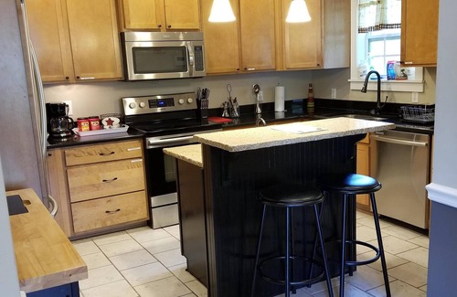 Woodfin House | Summer House Across From French Broad River With 6 Free Tubes For Guests!