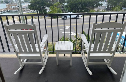 Wrightsville Beach Condo | Summer Sands Wrightsville Waggin' Room 104