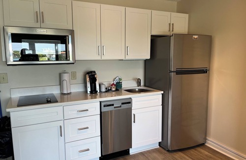 Wrightsville Beach Condo | Summer Sands- I'll Strand By You Room 201