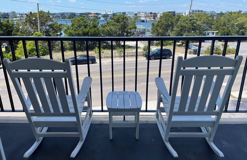 Wrightsville Beach Condo | Summer Sands- I'll Strand By You Room 201