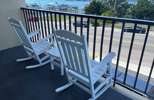 Wrightsville Beach Condo | Summer Sands- I'll Strand By You Room 201