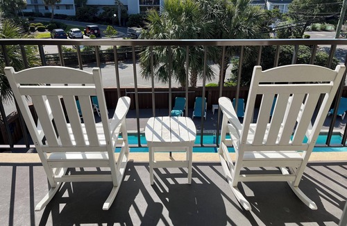 Wrightsville Beach Condo | Summer Sands- Poolside Pup Room 207
