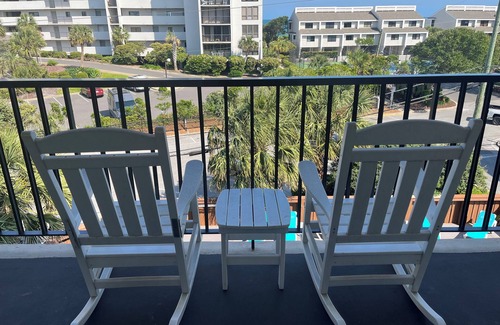Wrightsville Beach Condo | Summer Sands Playa de los Paws Room 307