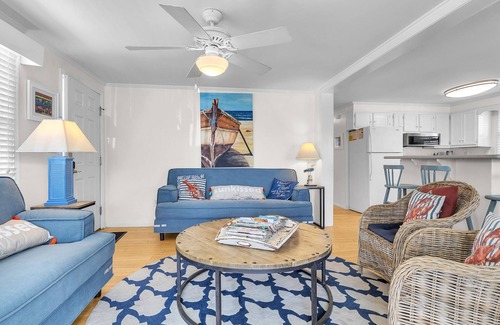 Long Beach House | Sunkissed 2: Comfortable Cottage Near Public Beach Access