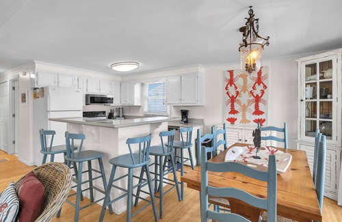 Long Beach House | Sunkissed 2: Comfortable Cottage Near Public Beach Access