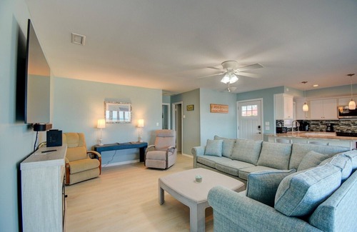Surf City House | "Sunny Dayz" Dog Friendly OCEANFRONT Home - Topsail Island, NC