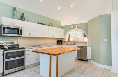Nags Head House | Sunset Sanctuary: Soundfront, Spectacular Sunsets!