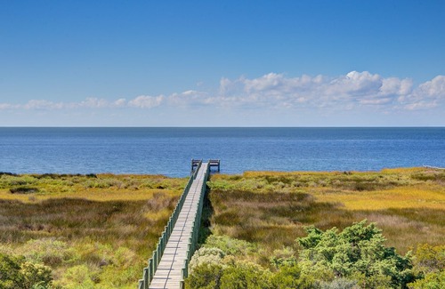 Wind Over Waves House | Sunset Serenade - Luxurious 8 Bedroom SoundFront Home in Salvo