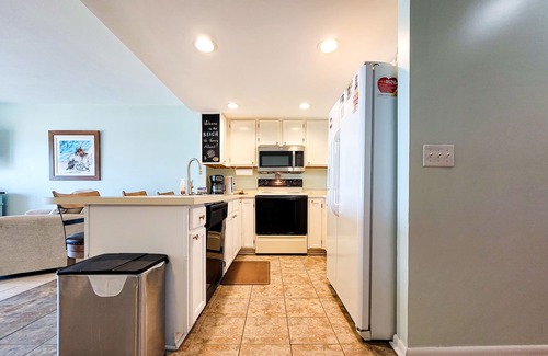 Surf City Condo | Surf Condos 123 - Swim & Soak in Ocean Views!